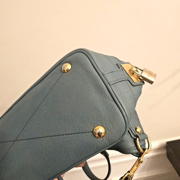 Louis Vuitton Mahina Cirrus PM Tote in Blue – Strap, Lock & Key, Dustbag, COA - Picture 15 of 16